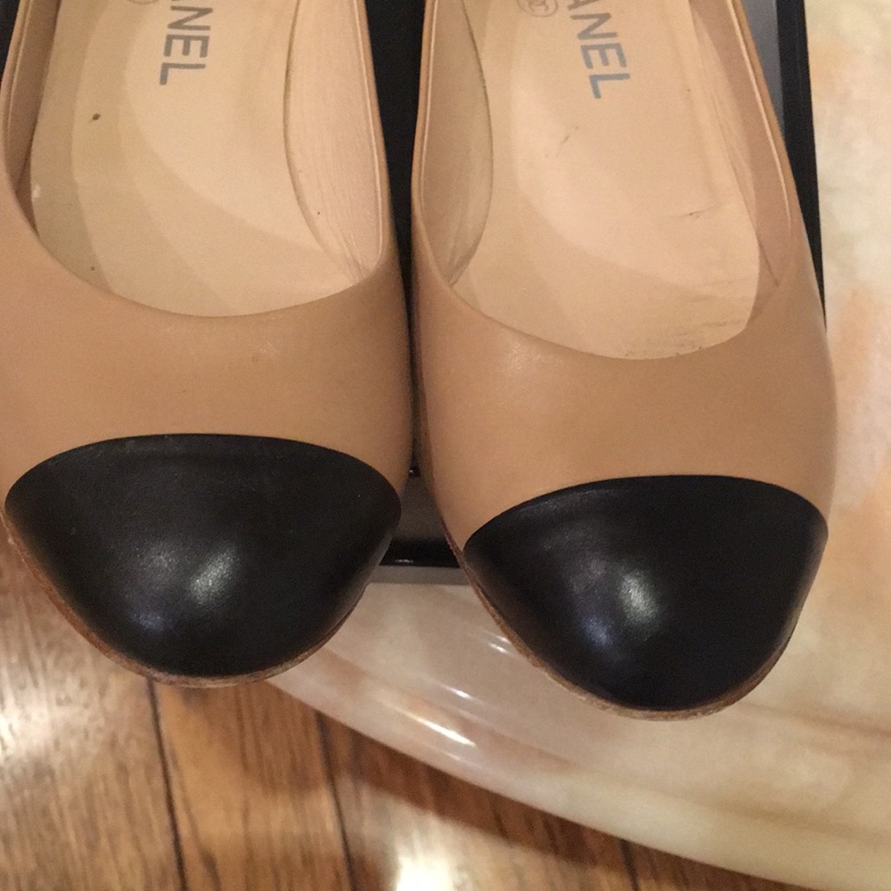 CHANEL flat sandal with chain detail heel - Picture 7 of 8